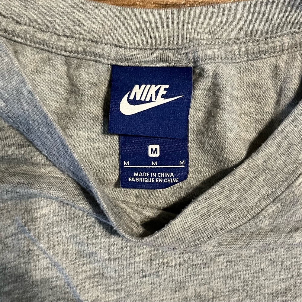 Nike Blue Tag Gray and Pink Short Sleeve Tee “Just Do It”‎ - Picture 2 of 4